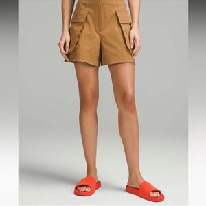 Women’s Lululemon Relaxed-Fit Super-High-Rise Cargo Short 4” Bold Beige Size 12